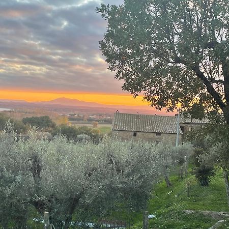 Private Stone Cottage With Starlink & Lake View Tuoro sul Trasimeno Bagian luar foto