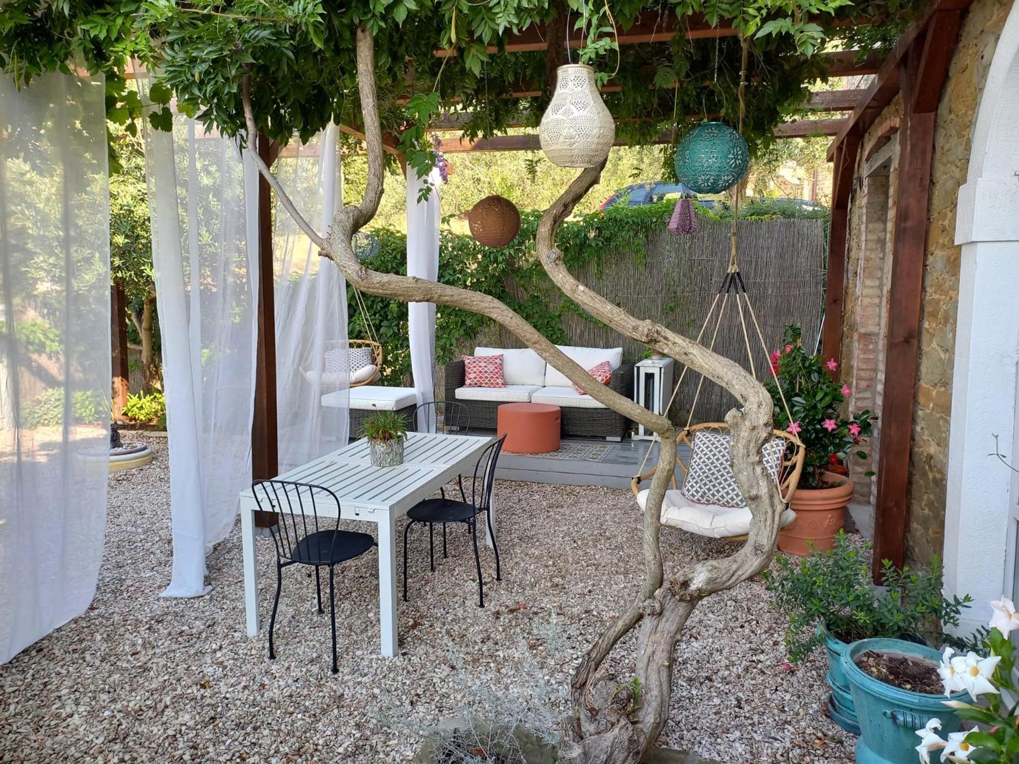 Private Stone Cottage With Starlink & Lake View Tuoro sul Trasimeno Bagian luar foto