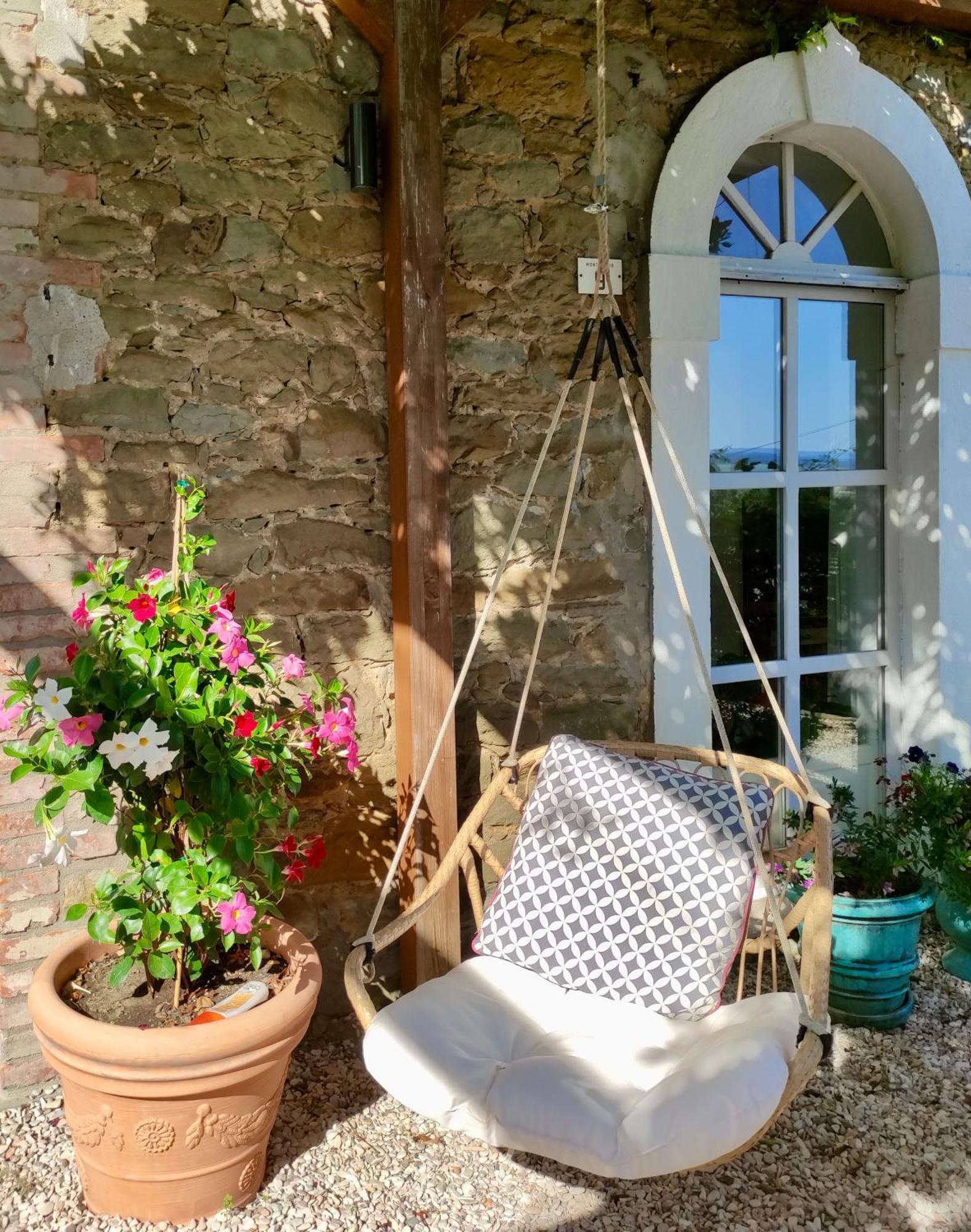 Private Stone Cottage With Starlink & Lake View Tuoro sul Trasimeno Bagian luar foto