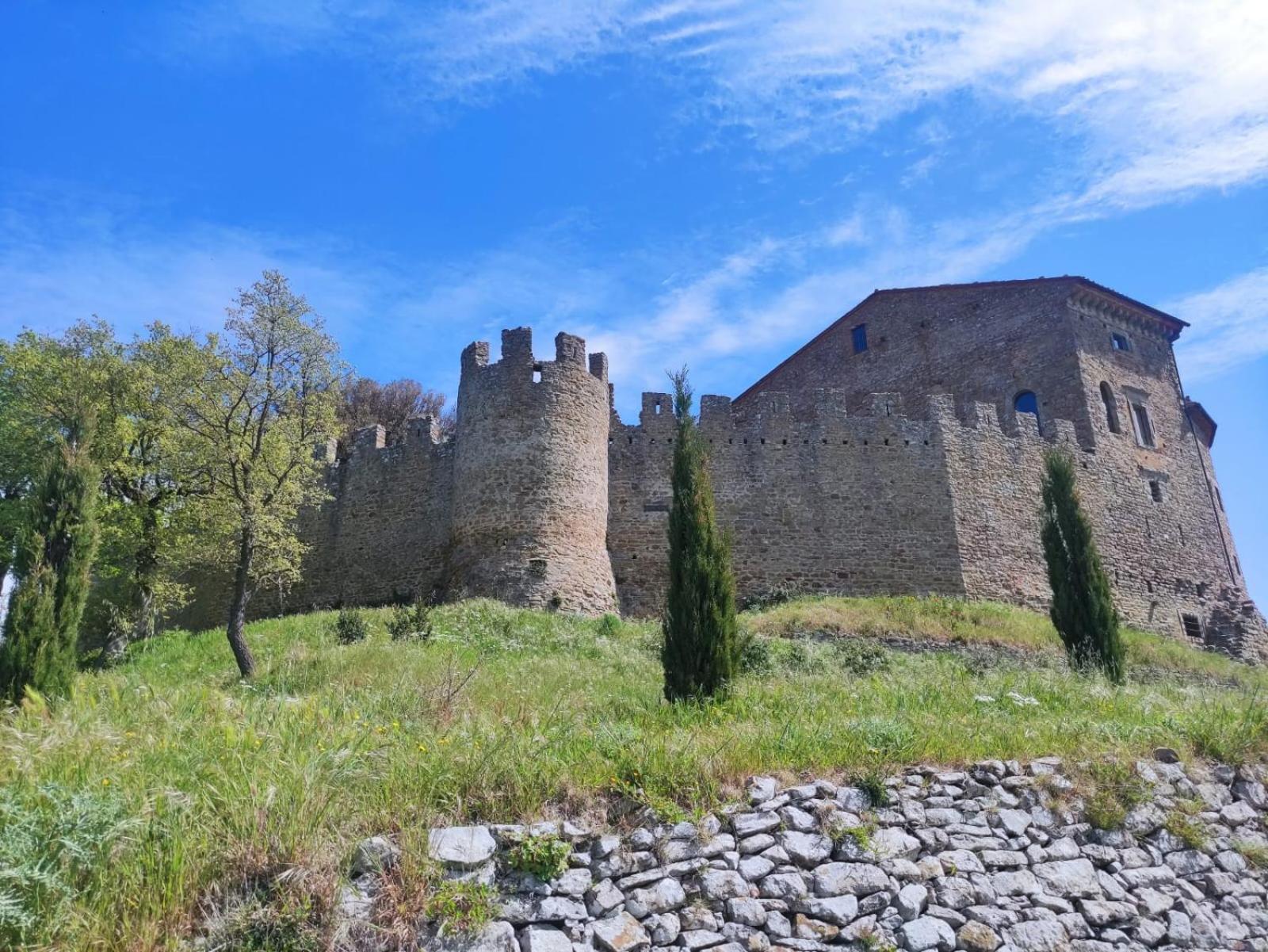 Private Stone Cottage With Starlink & Lake View Tuoro sul Trasimeno Bagian luar foto