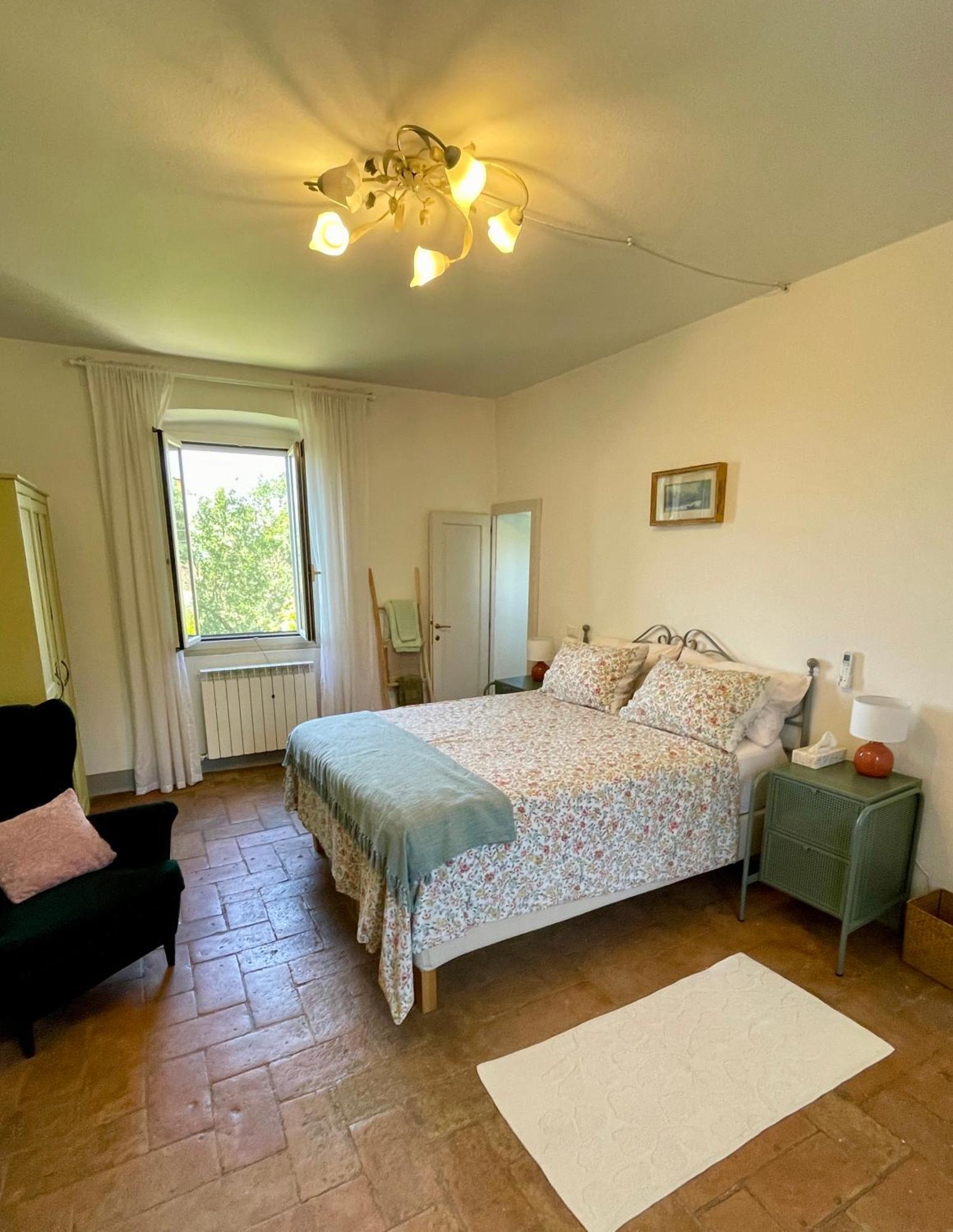 Private Stone Cottage With Starlink & Lake View Tuoro sul Trasimeno Bagian luar foto