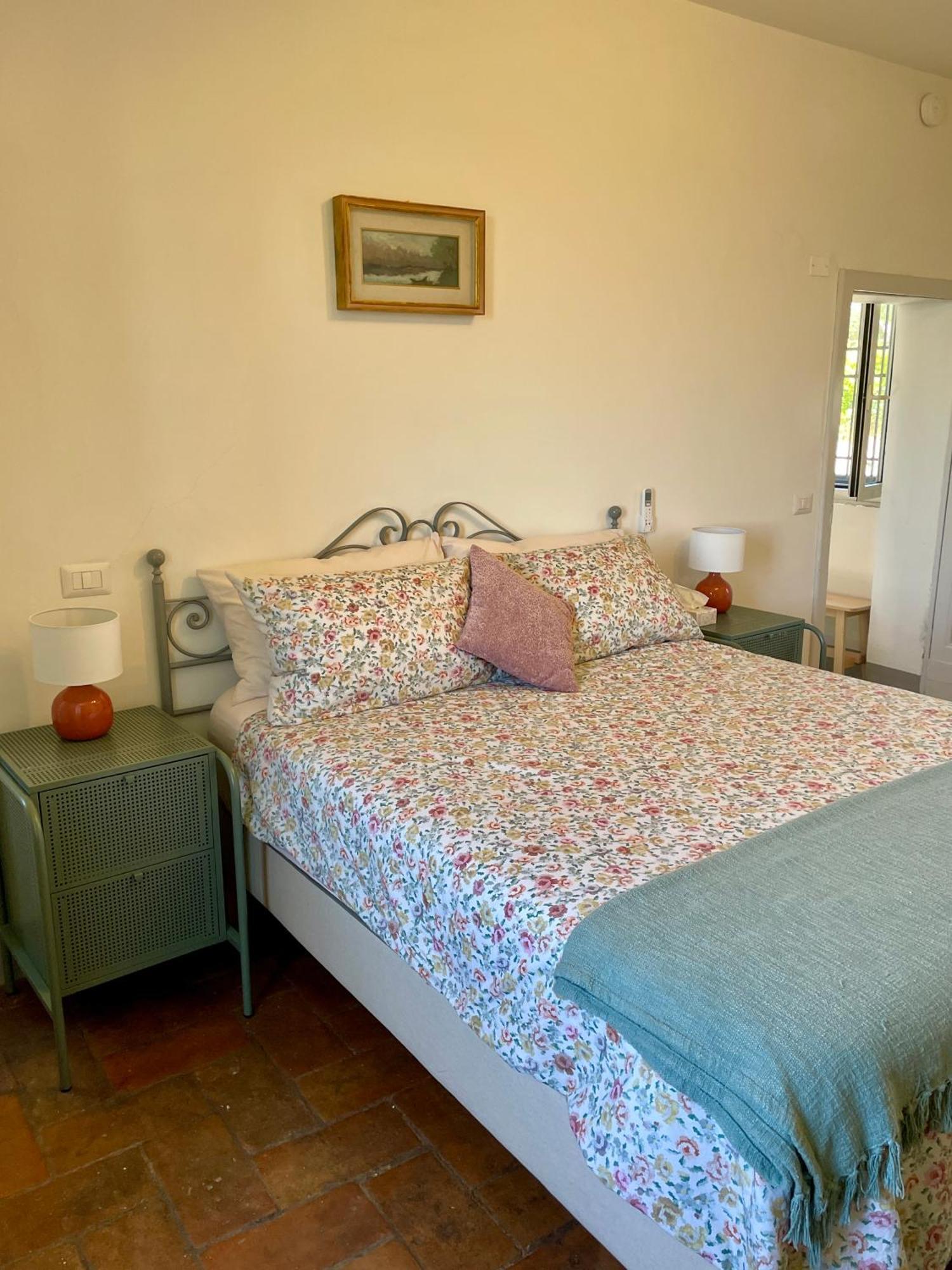 Private Stone Cottage With Starlink & Lake View Tuoro sul Trasimeno Bagian luar foto