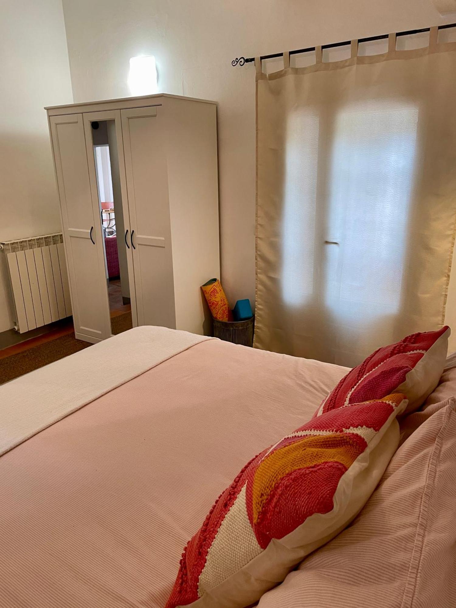 Private Stone Cottage With Starlink & Lake View Tuoro sul Trasimeno Bagian luar foto