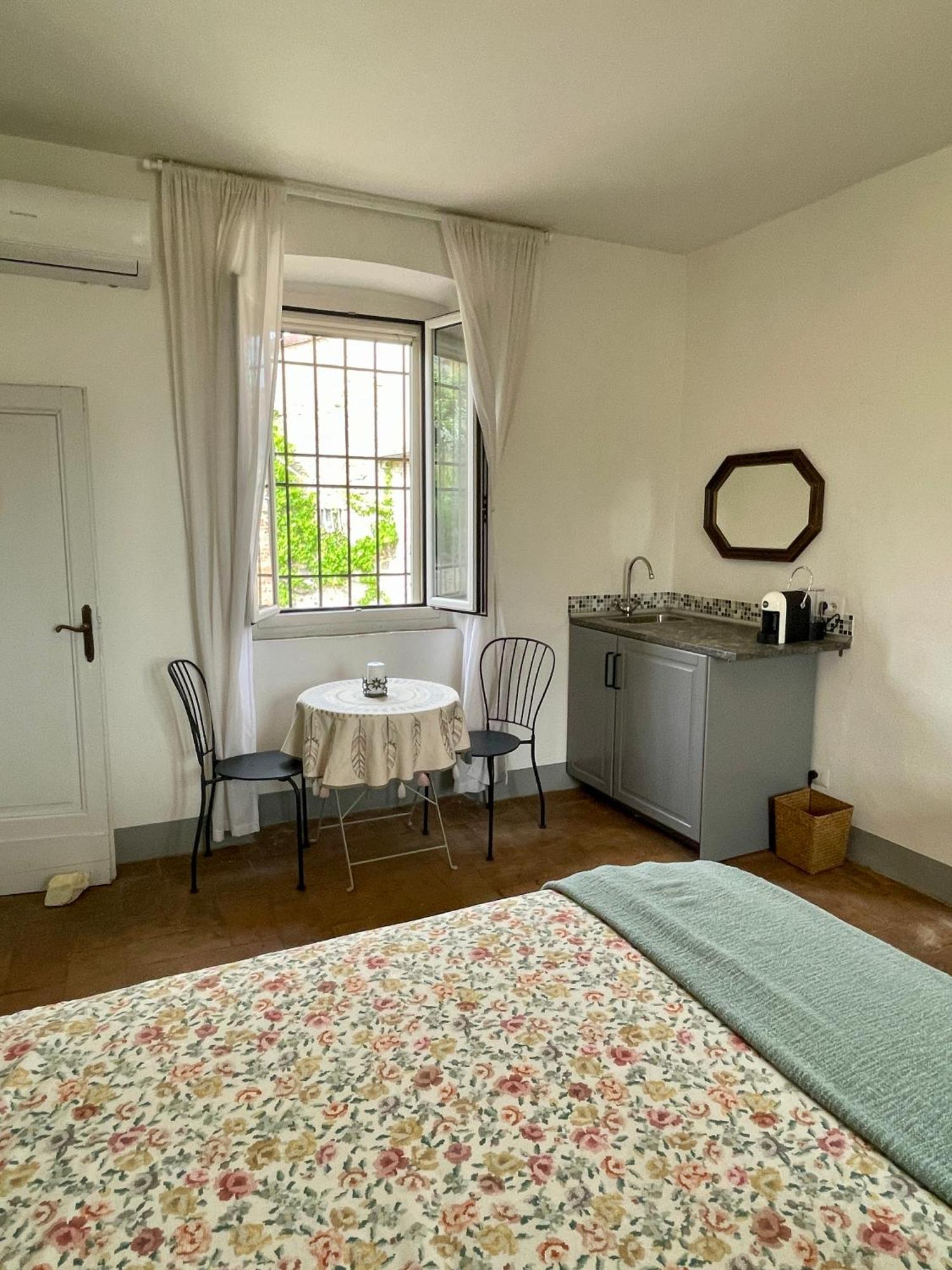 Private Stone Cottage With Starlink & Lake View Tuoro sul Trasimeno Bagian luar foto