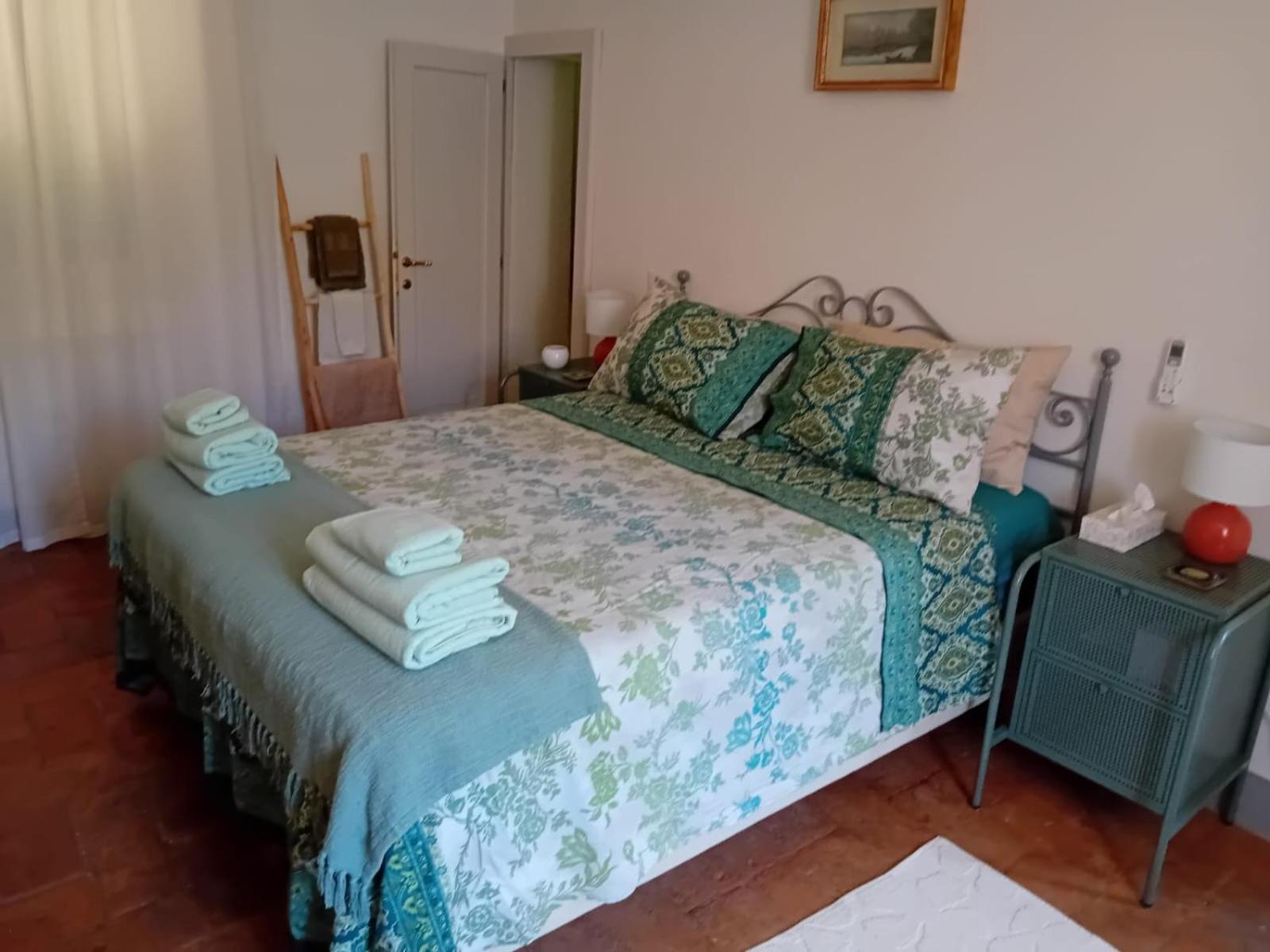 Private Stone Cottage With Starlink & Lake View Tuoro sul Trasimeno Bagian luar foto