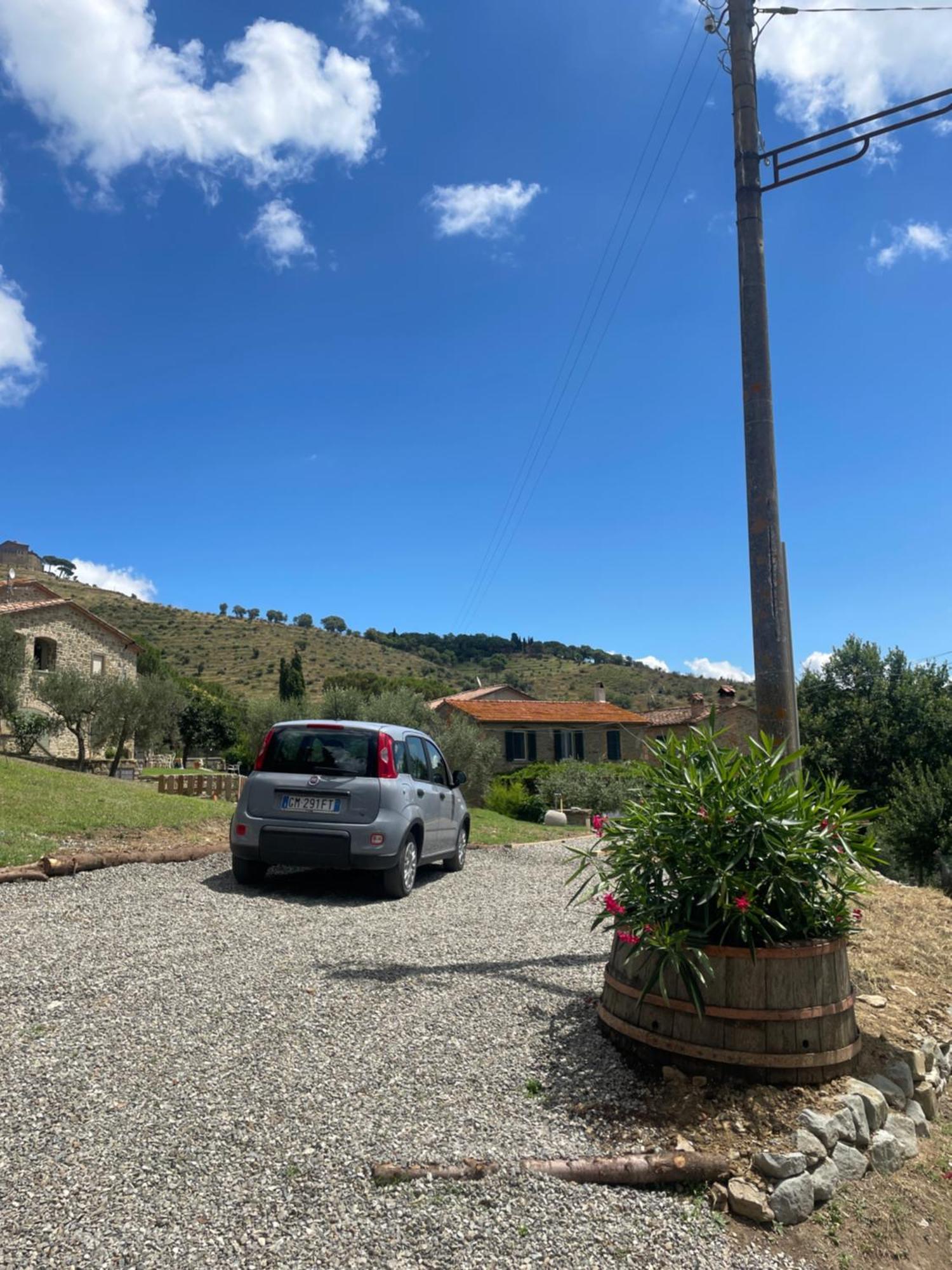 Private Stone Cottage With Starlink & Lake View Tuoro sul Trasimeno Bagian luar foto